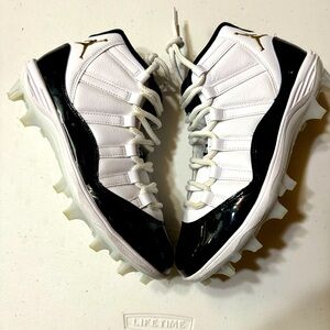 Air Jordan 11 Mid Cleats